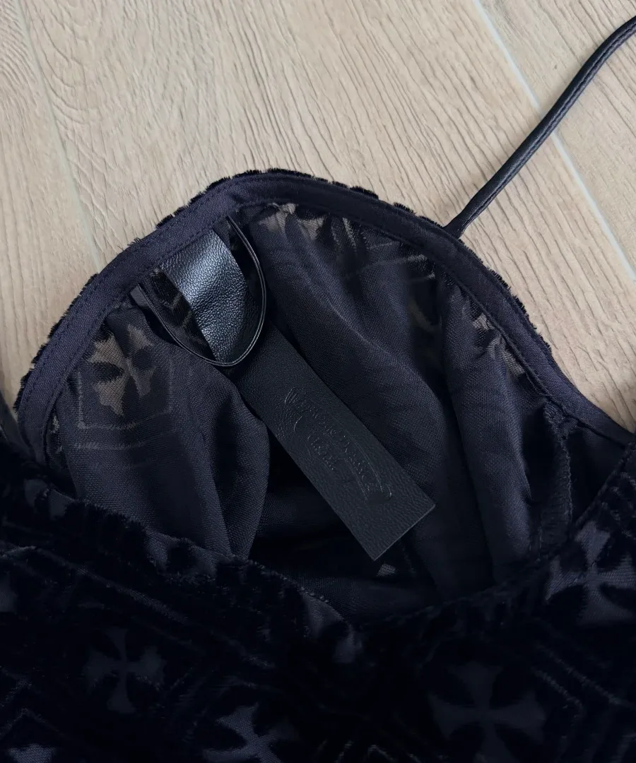 Внутренняя сторона топа Chrome Hearts с ярлыком