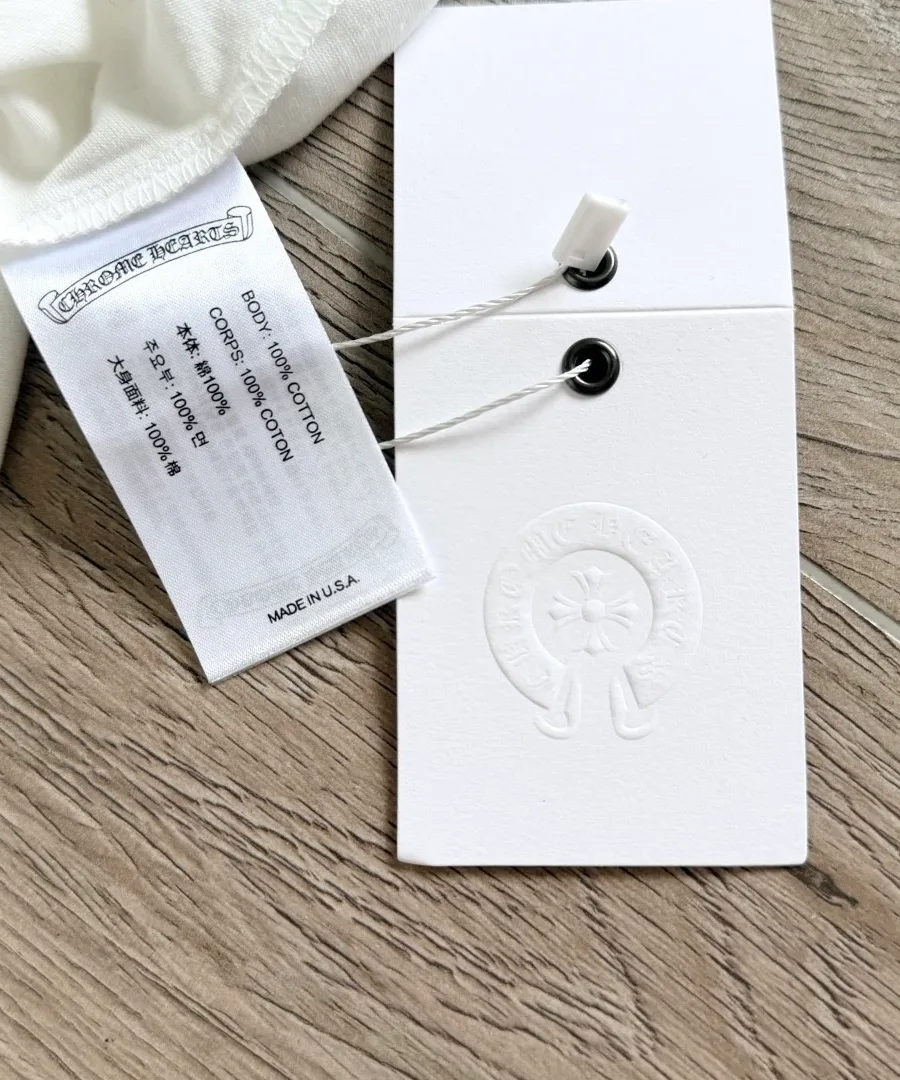 Бирки белой футболки Chrome Hearts