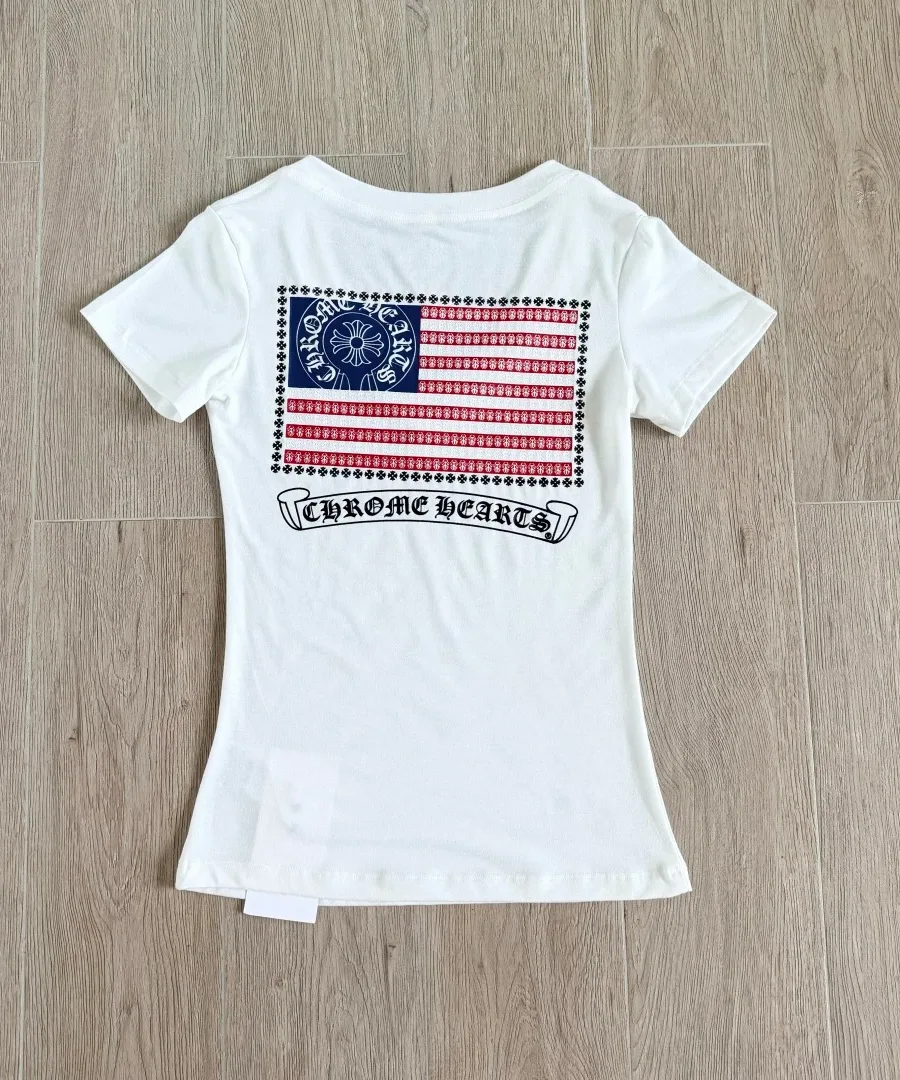 Белая женская футболка Chrome Hearts с принтом флага США на спине