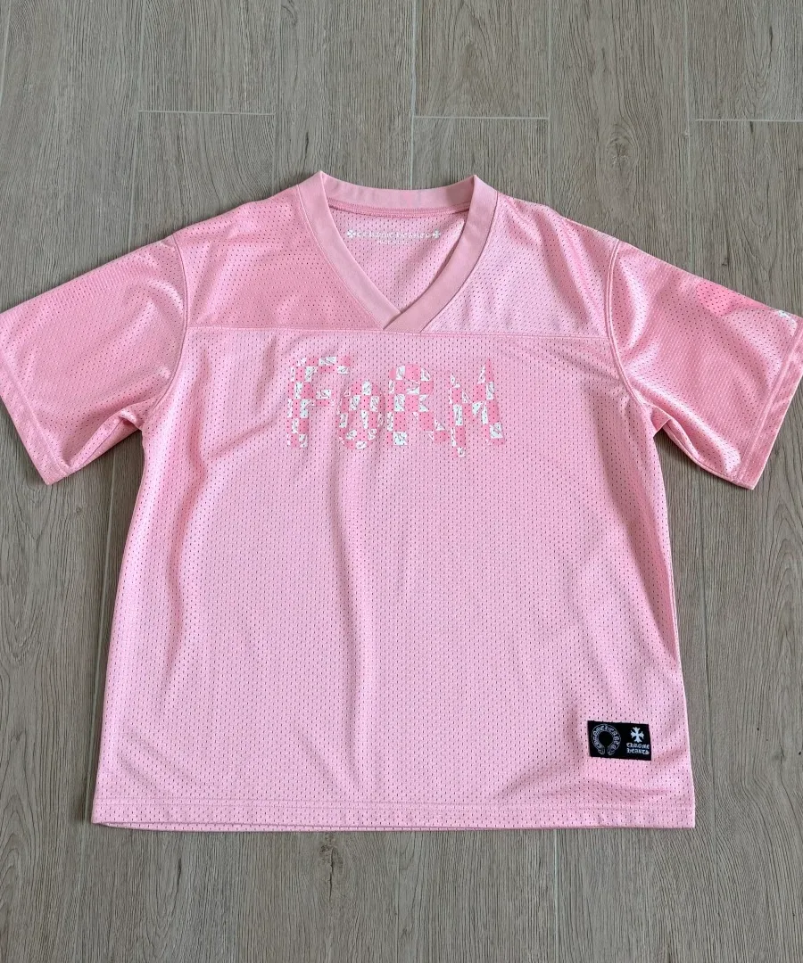 Розовая футболка-джерси Chrome Hearts с короткими рукавами, вид спереди
