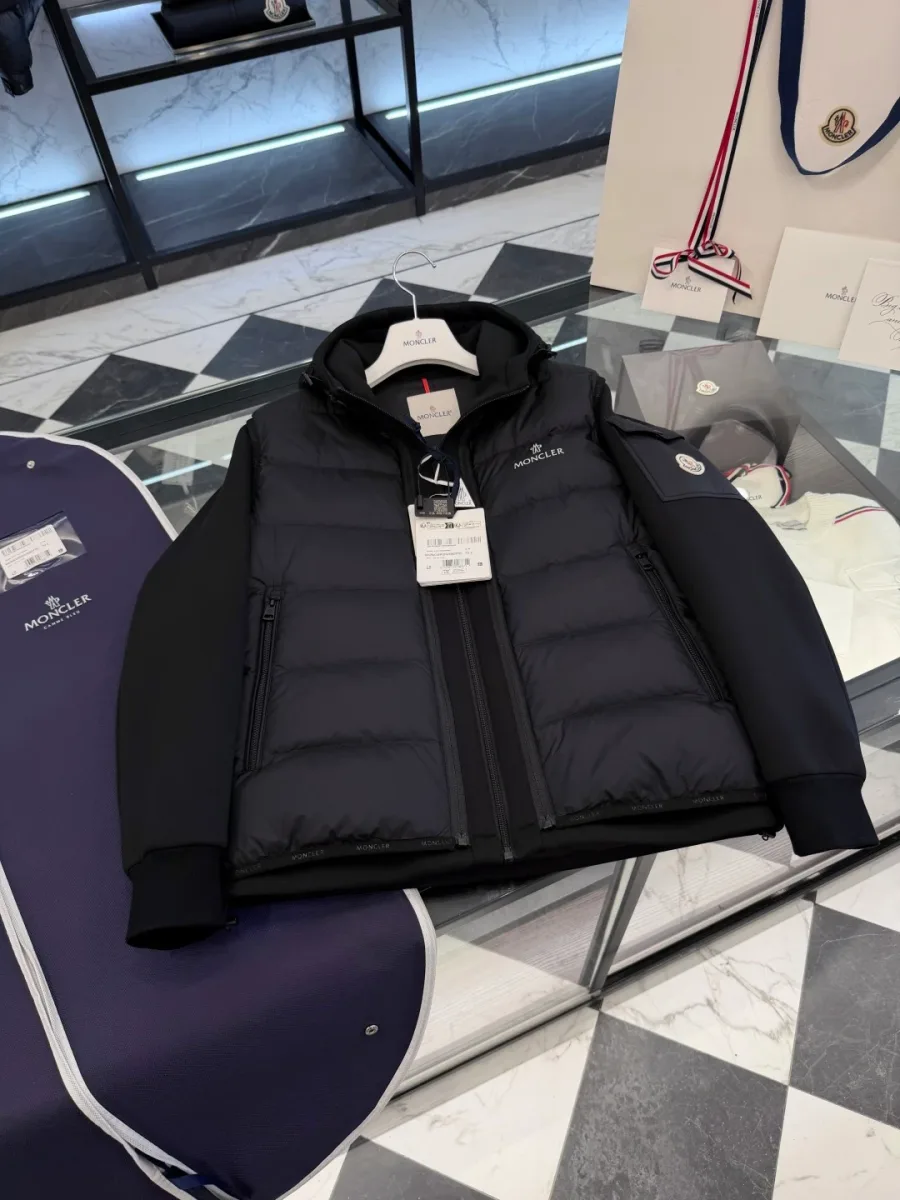 Комбинированная модель куртки и жилета Moncler чёрного цвета, вид спереди