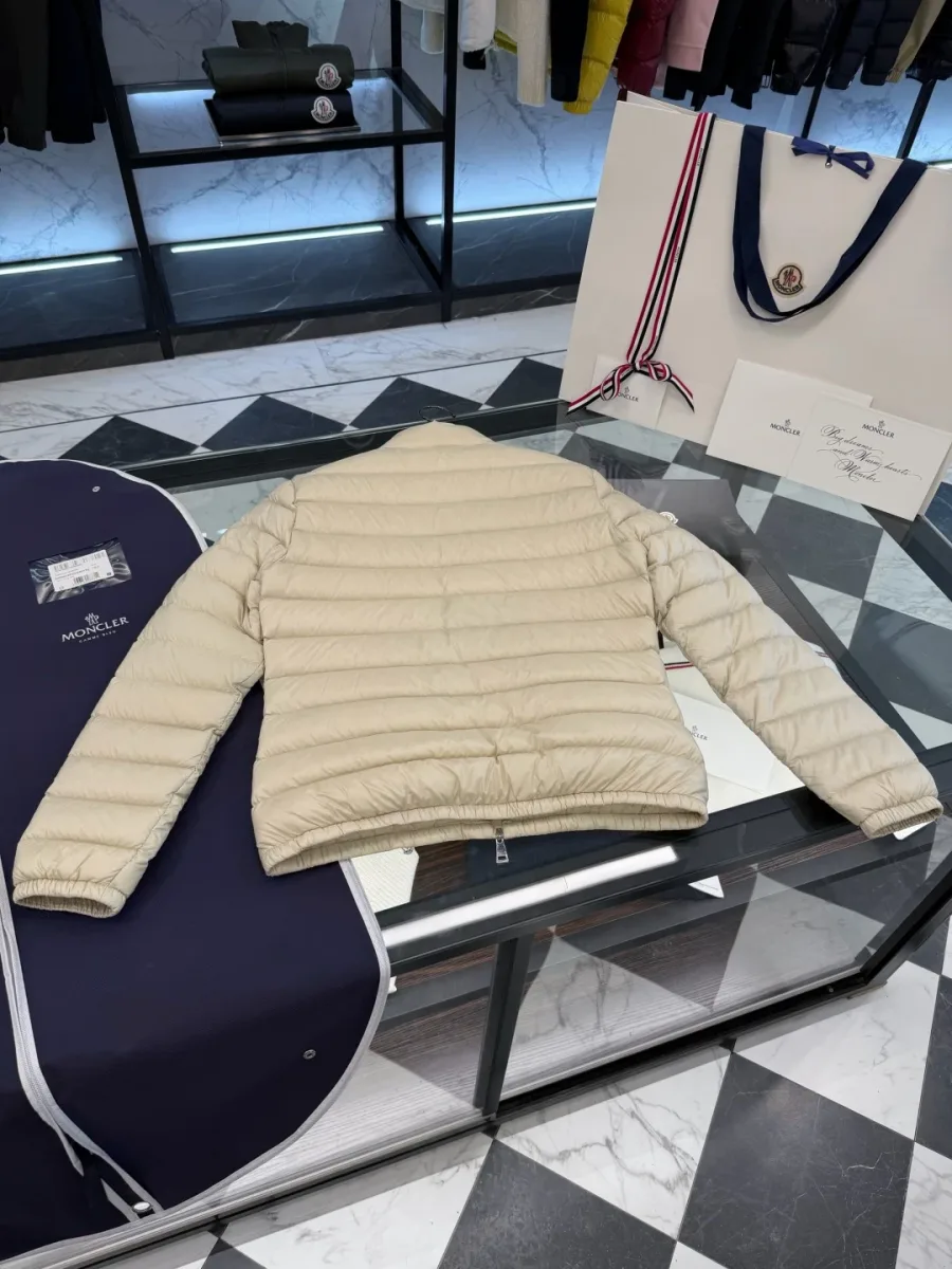 Бежевый пуховик Moncler Lans, вид со спины в разложенном виде на столе