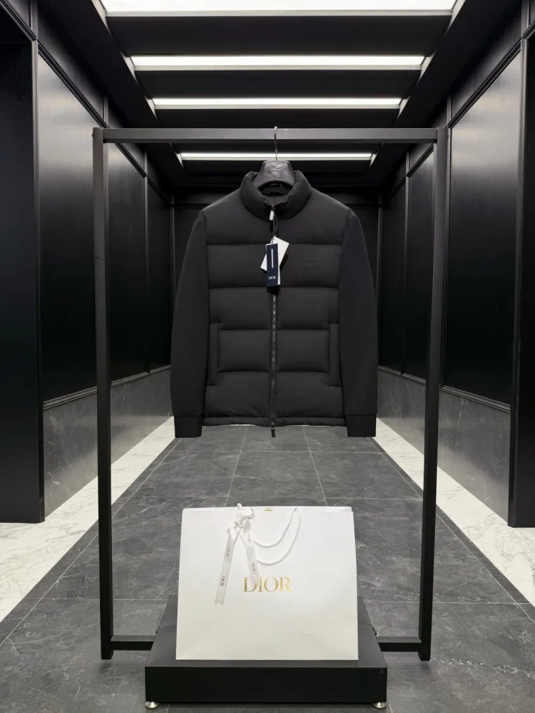 Dior Чёрный комбинированный пуховик с трикотажными рукавами