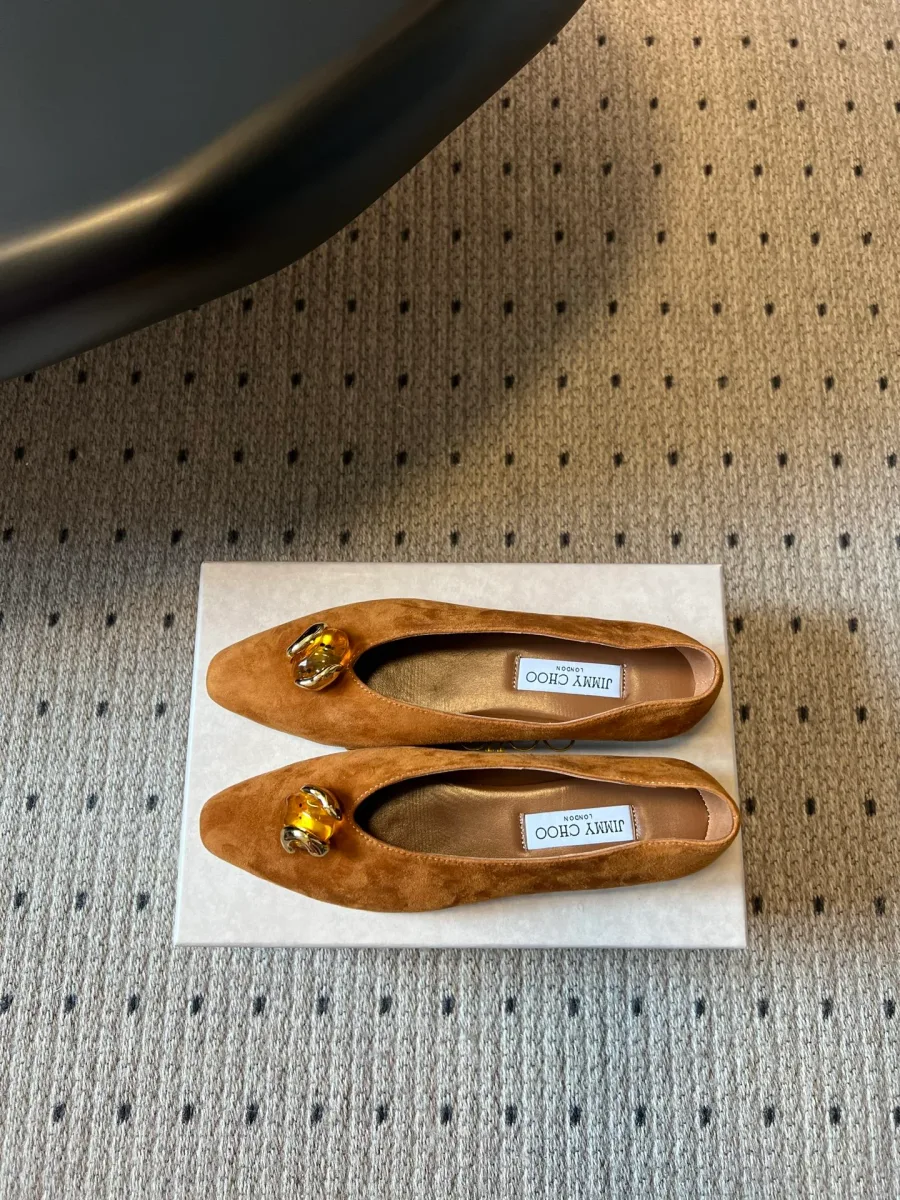 Вид на кожаную подошву балеток Jimmy Choo