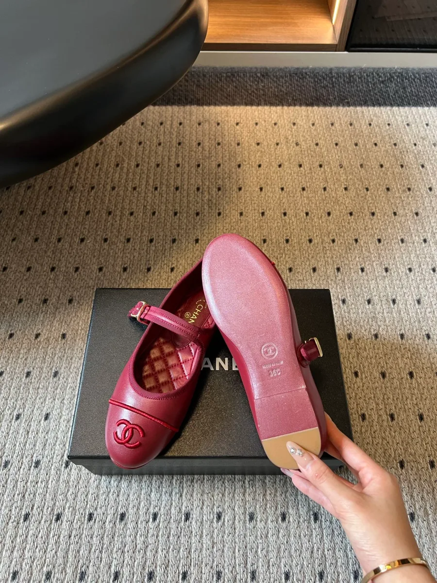 Кожаная подошва и верх бордовых балеток Mary Jane
