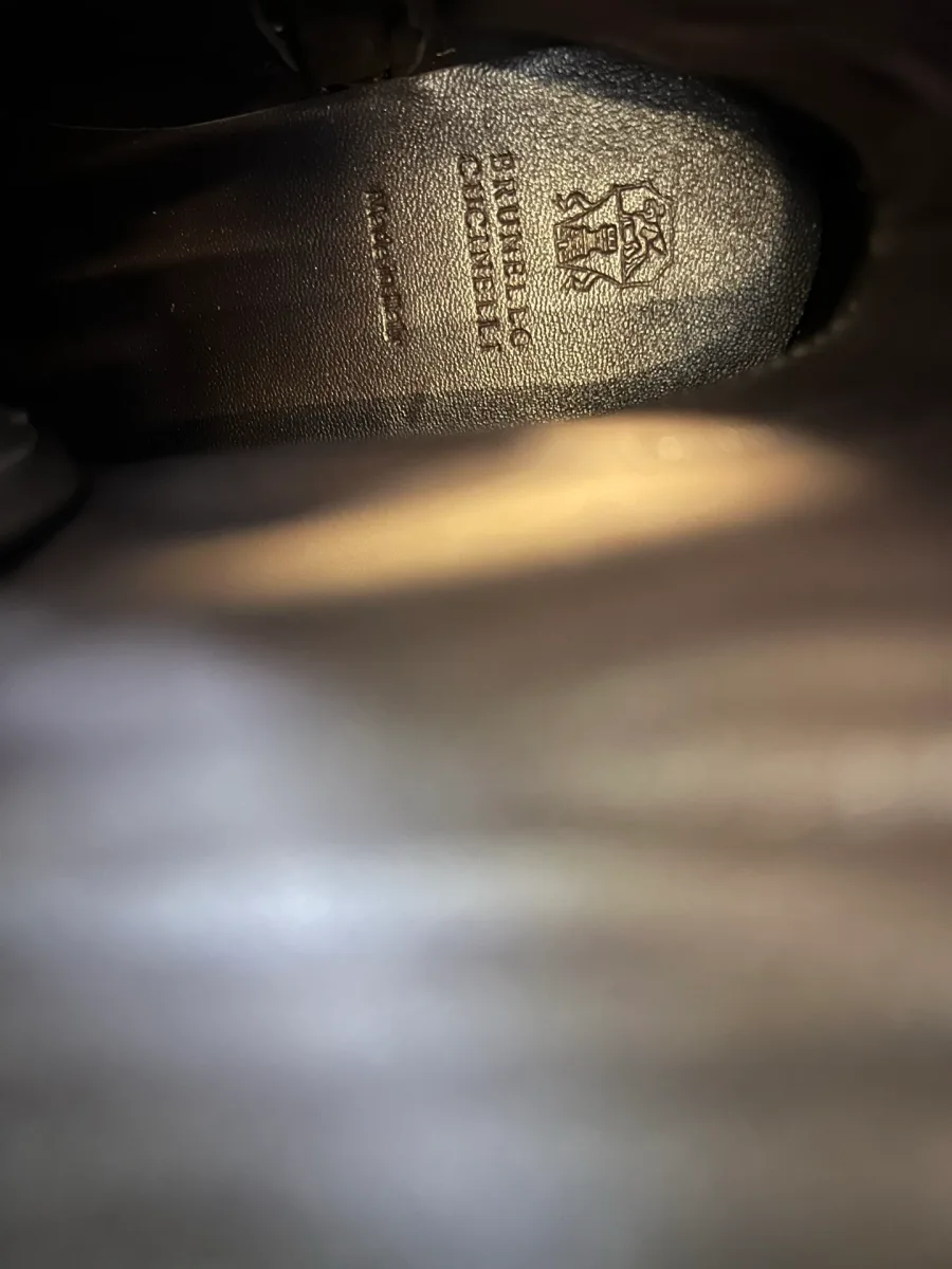 Кожаная стелька с фирменным тиснением логотипа Brunello Cucinelli