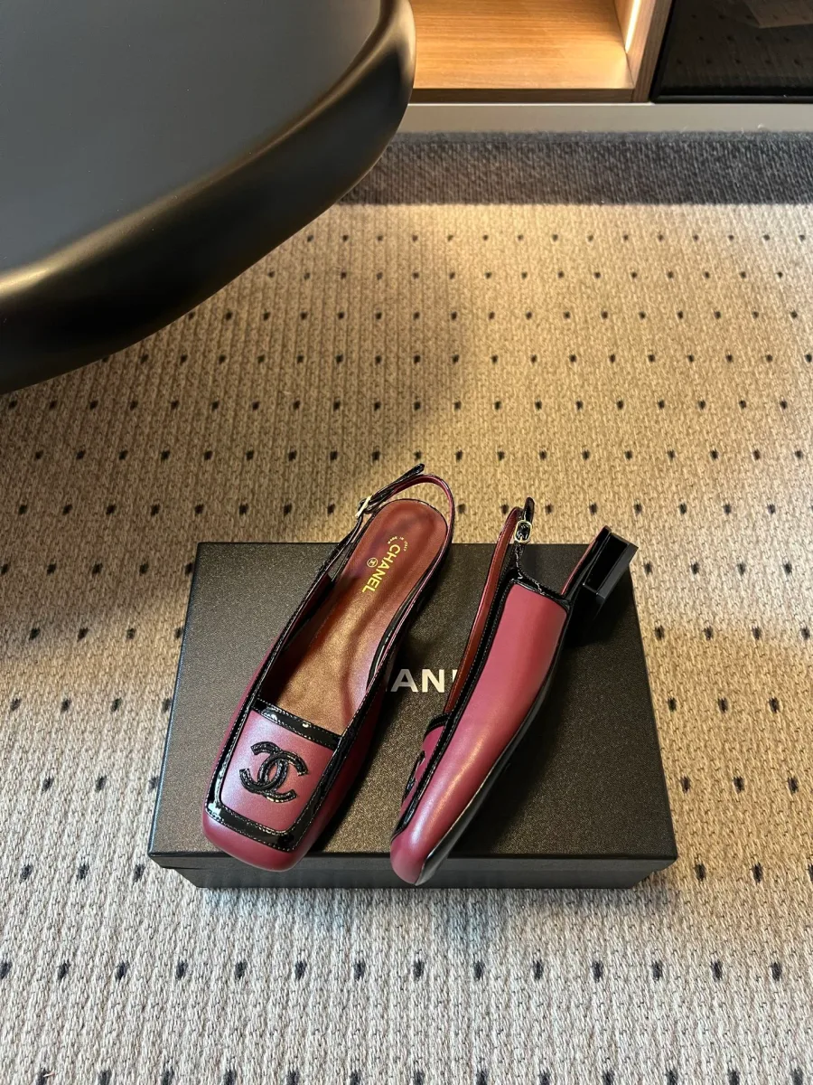 Бордовые слингбэки Chanel с чёрным кантом и квадратным мысом, вид сбоку и сверху