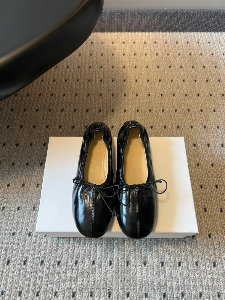 Phoebe Philo Чёрные кожаные балетки с бантом
