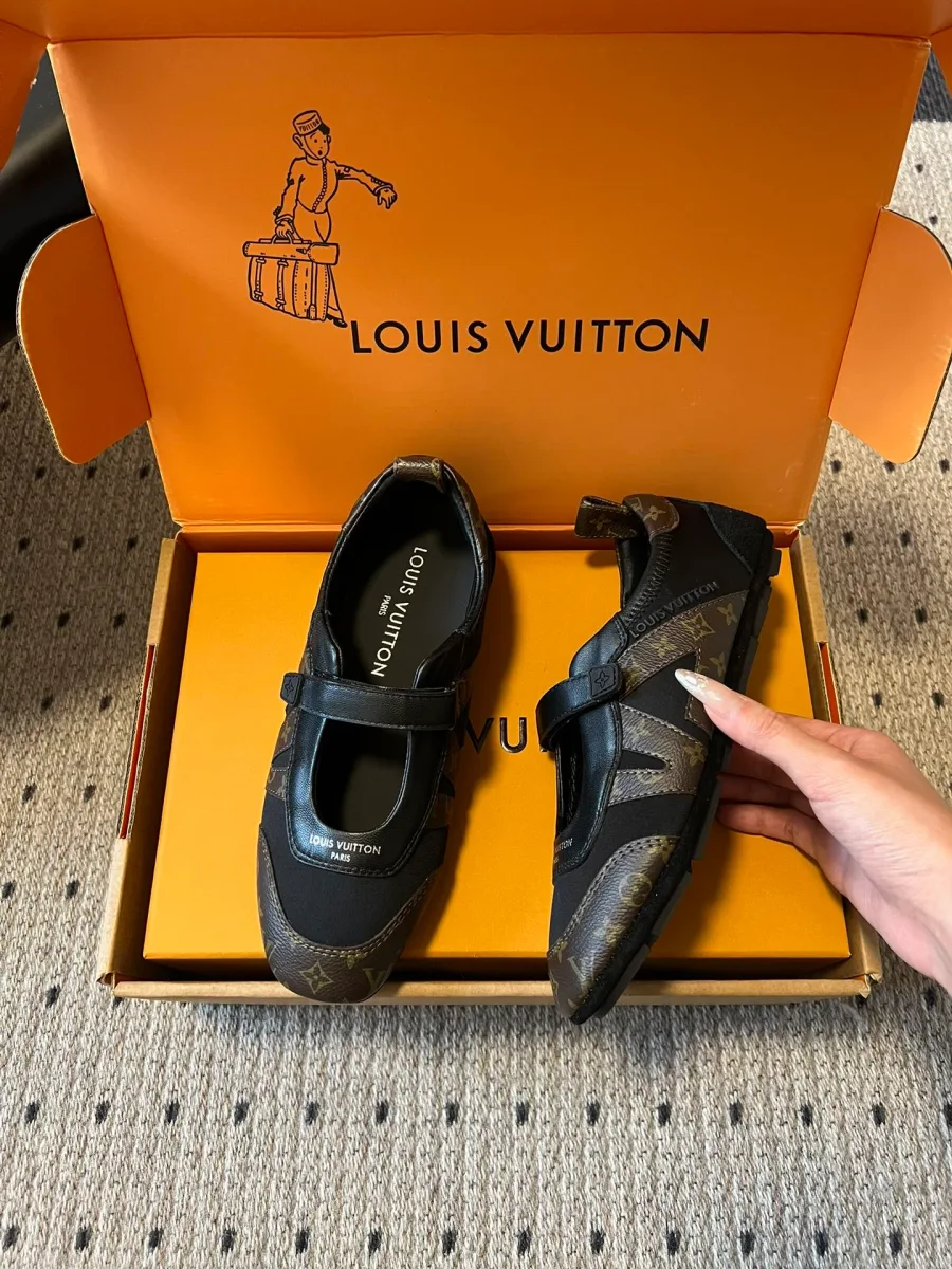 Обувь Louis Vuitton в стиле Мэри Джейн, вид сбоку и сверху