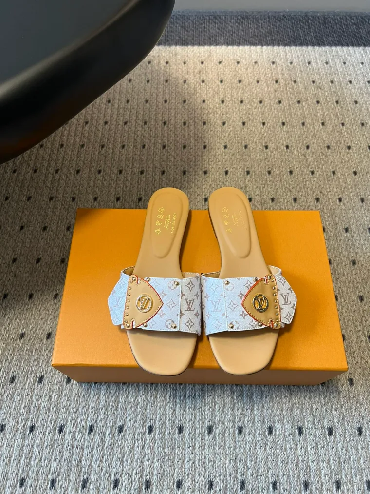 Louis Vuitton Белые шлёпанцы Monogram с кожаной накладкой