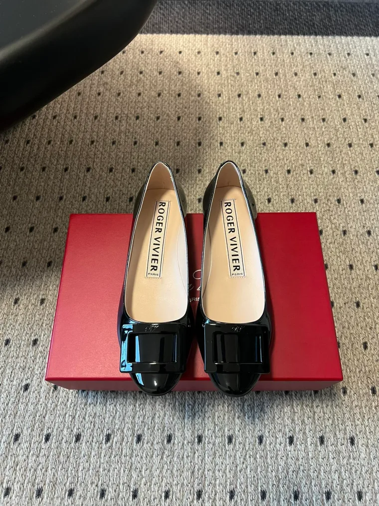 Roger Vivier Чёрные лакированные балетки с прямоугольной пряжкой