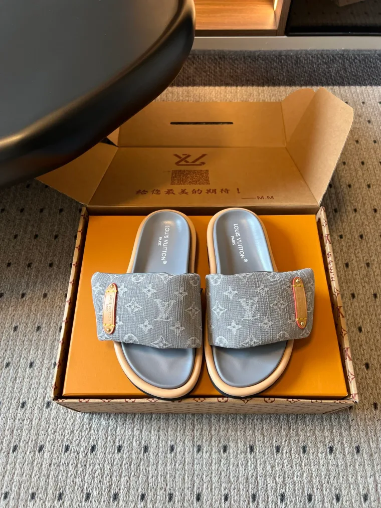 Louis Vuitton Серо-голубые текстильные шлепанцы с узором Monogram