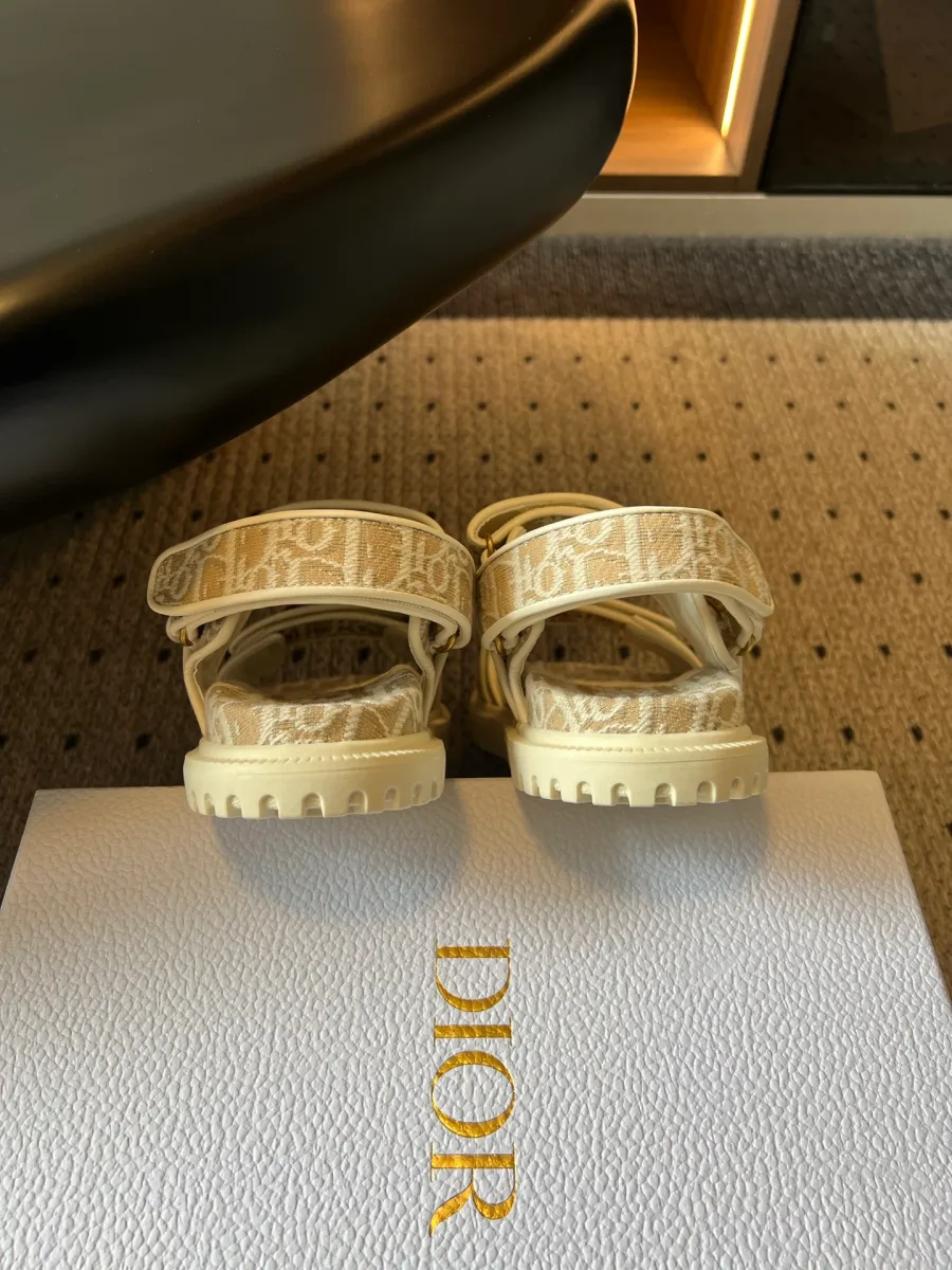 Бежевые сандалии с узором Dior Oblique, вид сзади