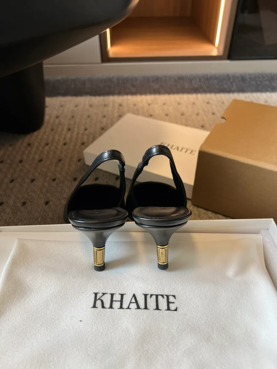 Каблуки kitten heel с металлической отделкой, вид сзади
