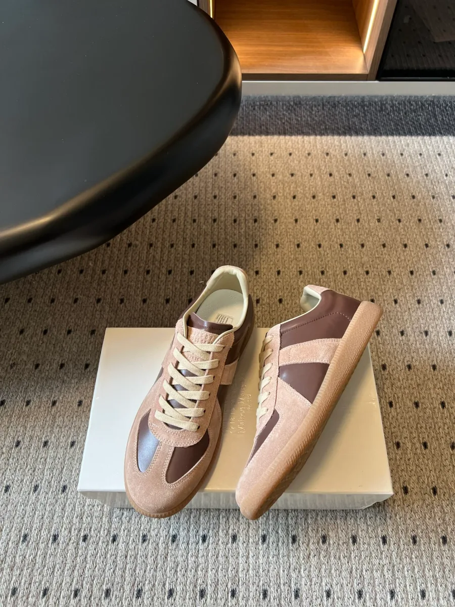 Кеды Maison Margiela Replica из замши и гладкой кожи, вид сбоку и сверху