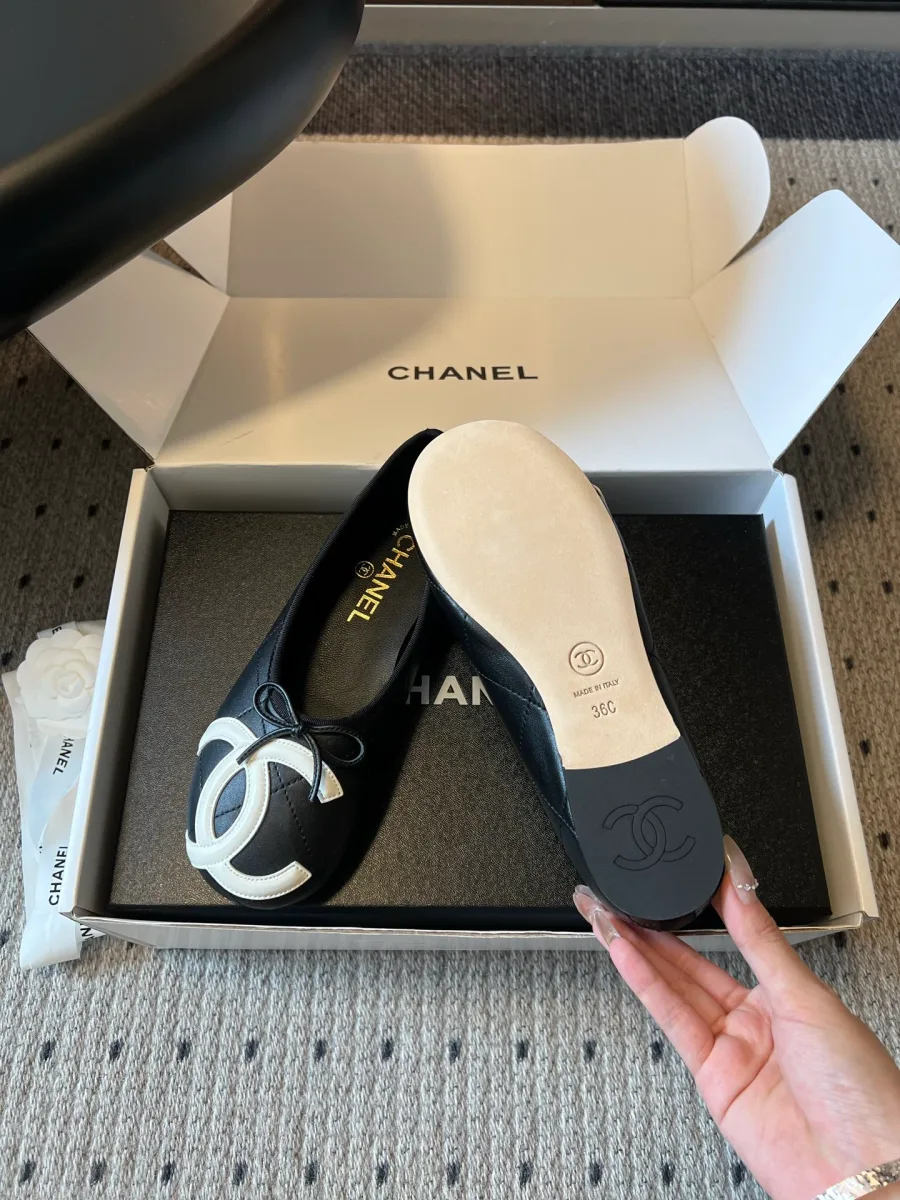 Кожаная подошва и внутренняя стелька балеток Chanel
