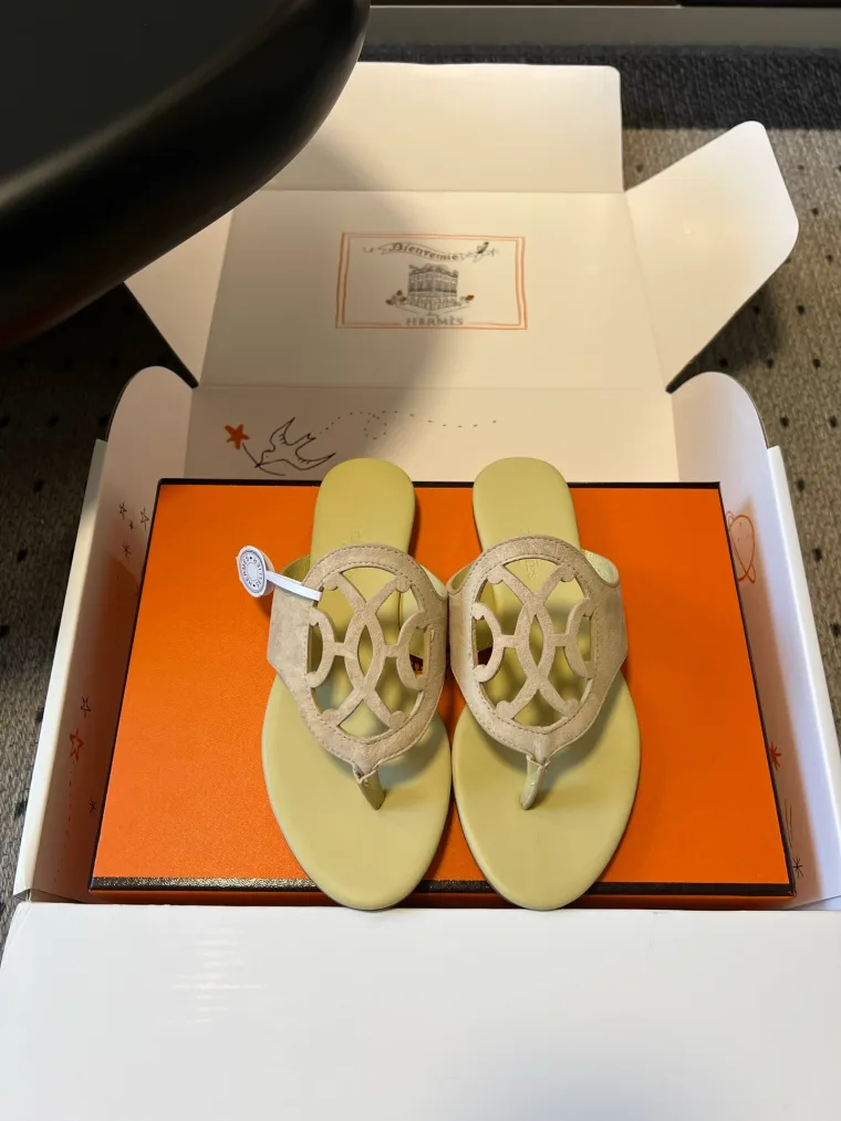 Hermes Светло-жёлтые шлёпанцы через палец с фигурным узором