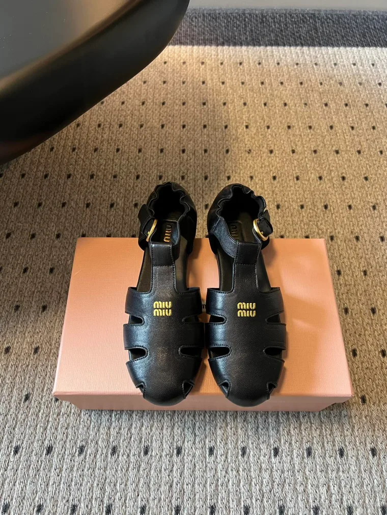 Miu Miu Чёрные кожаные сандалии с плетением и логотипом