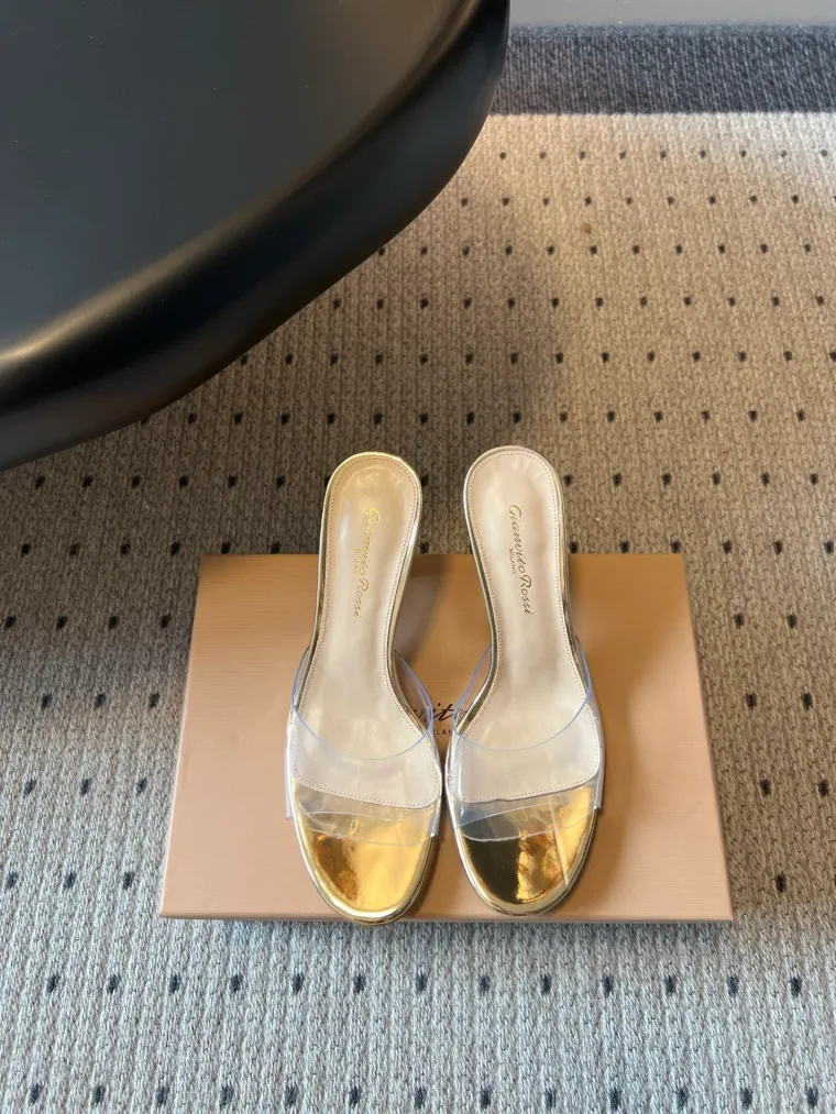 Gianvito Rossi Золотистые мюли на каблуке с прозрачной перемычкой