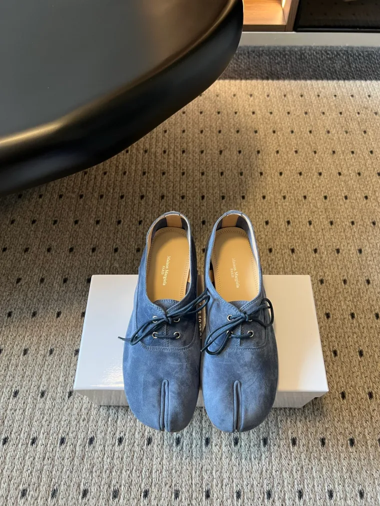 Maison Margiela Серо-голубые замшевые туфли Tabi на шнуровке