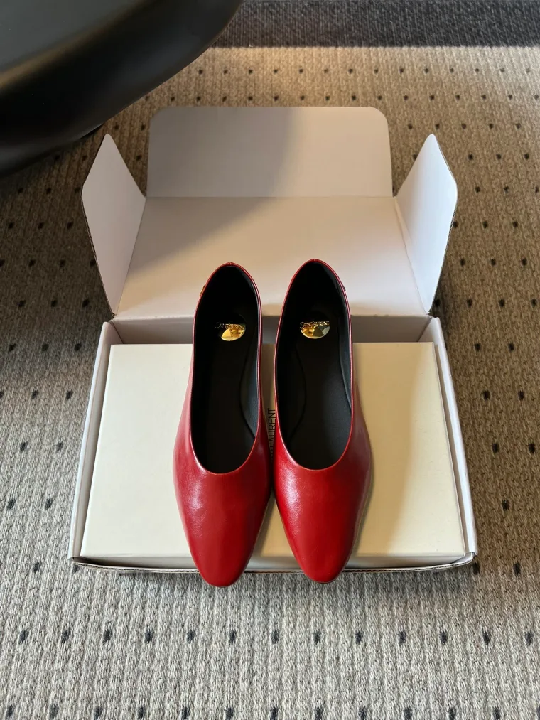 Saint Laurent Красные кожаные балетки с заострённым мысом