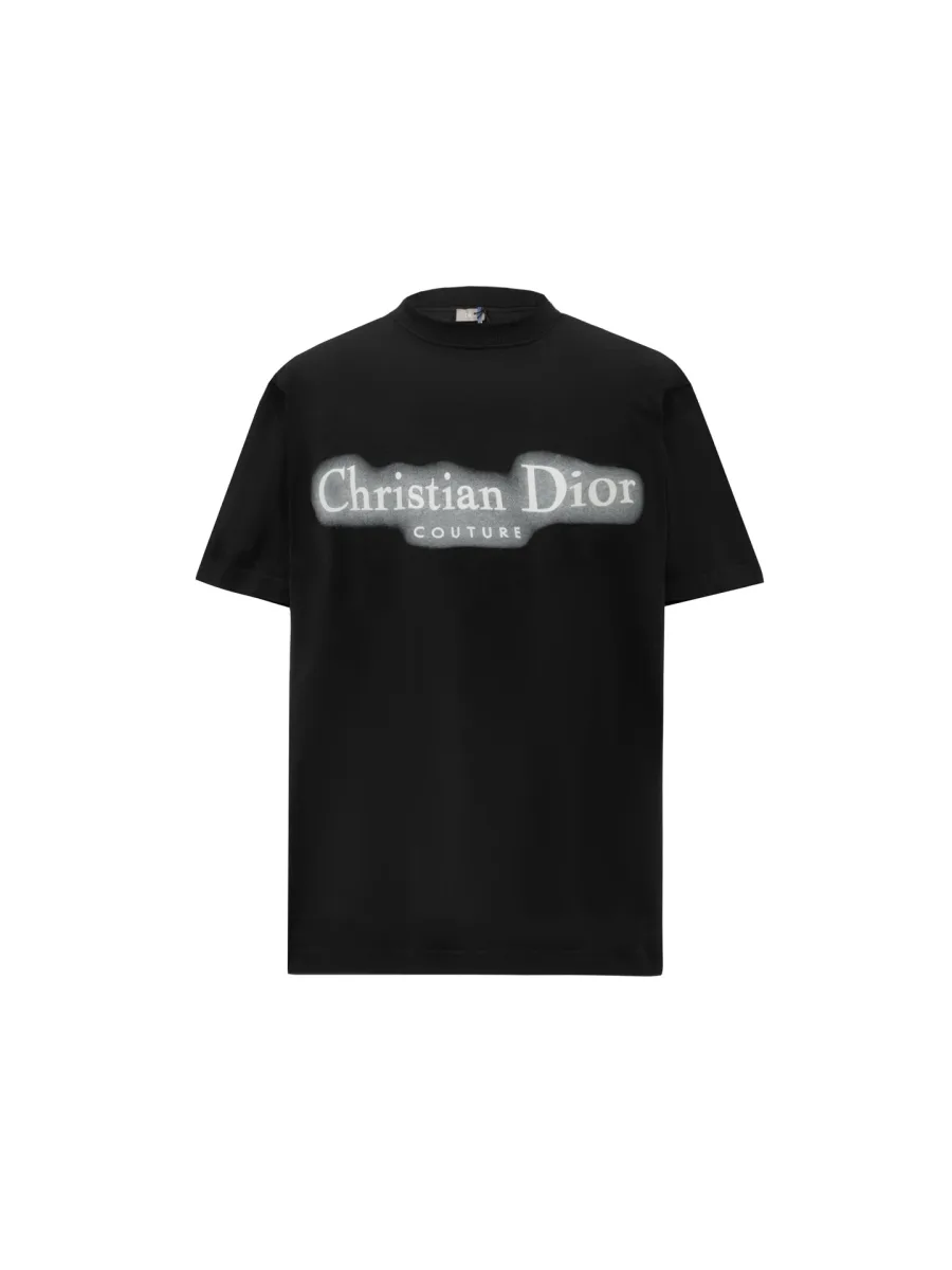 Чёрная футболка прямого кроя с принтом Christian Dior Couture, вид спереди