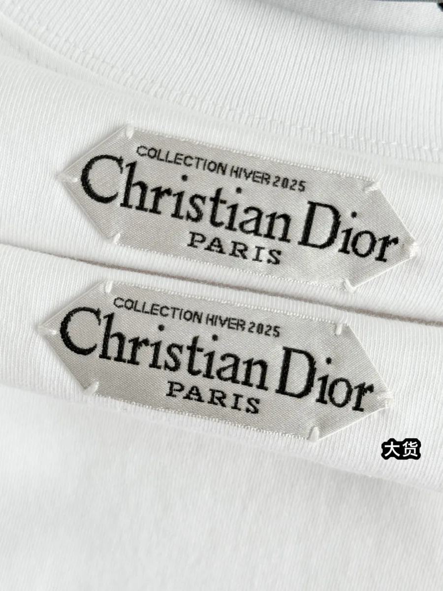Шестиугольная текстильная нашивка с вышитым логотипом Christian Dior Paris