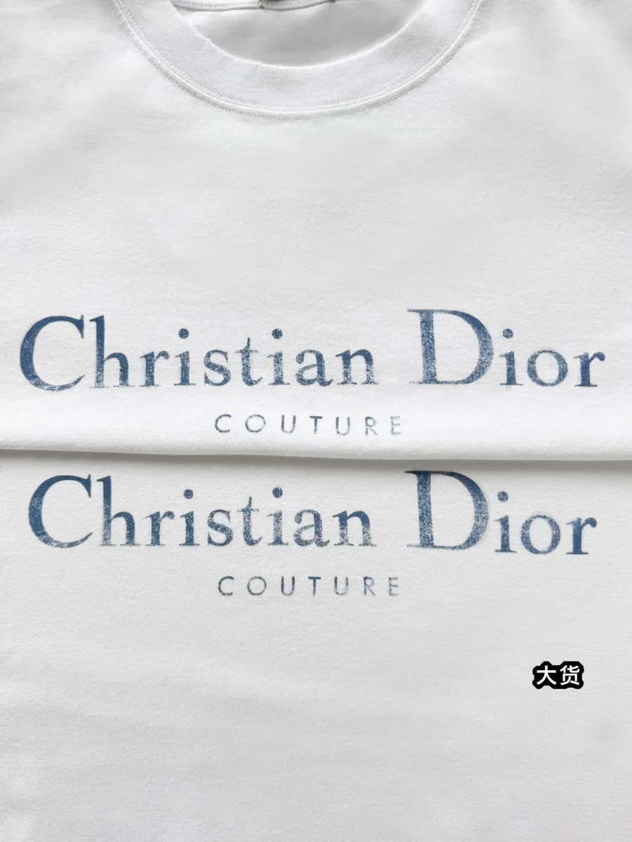Винтажный принт Christian Dior Couture на груди белой футболки