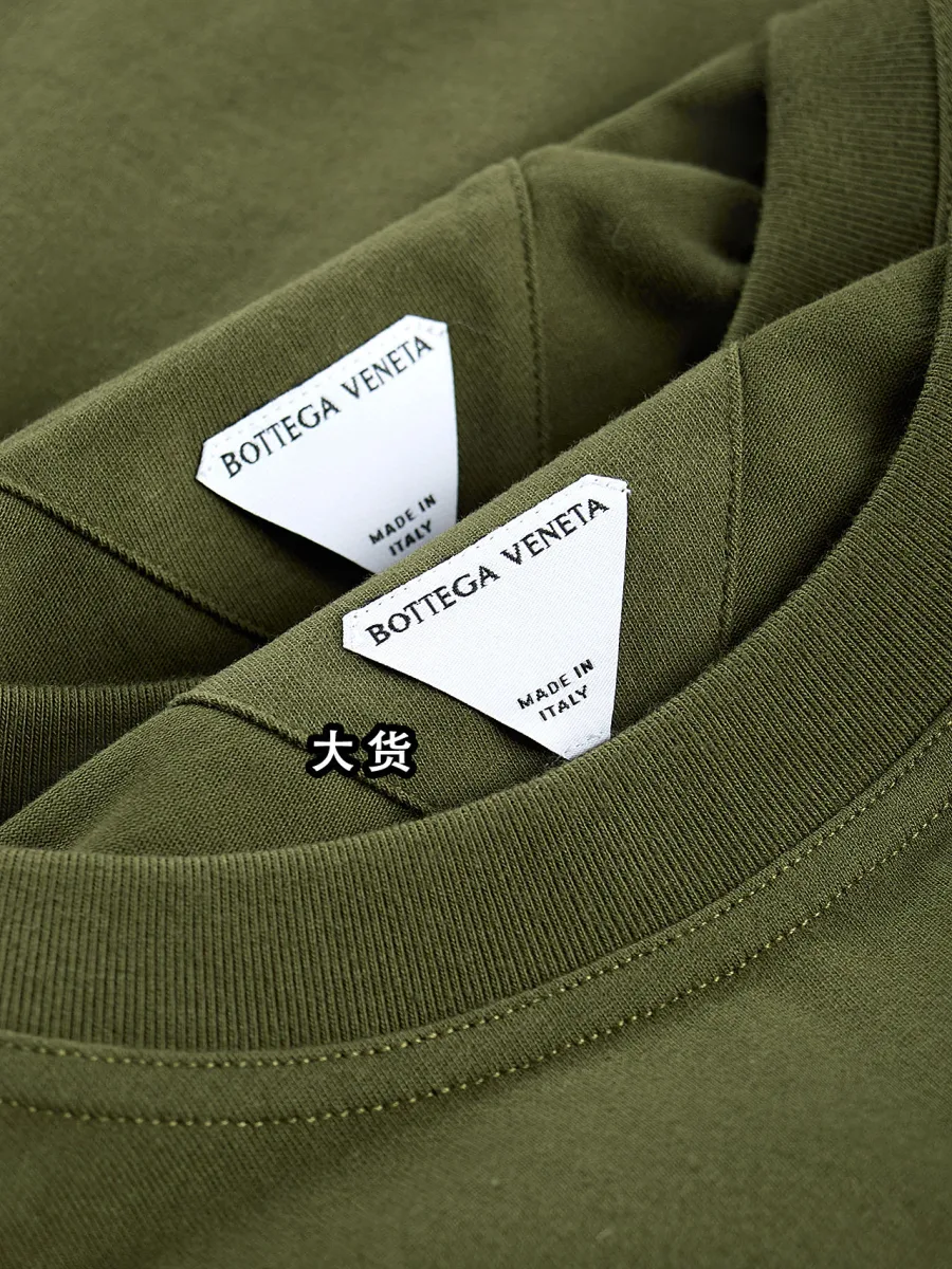 Внутренний треугольный тканый ярлык с логотипом Bottega Veneta