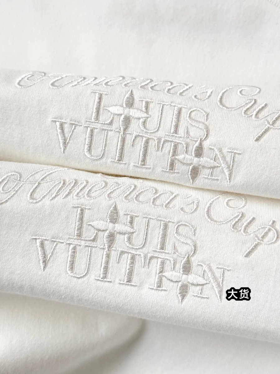 Детальный план вышитой надписи America's Cup Louis Vuitton