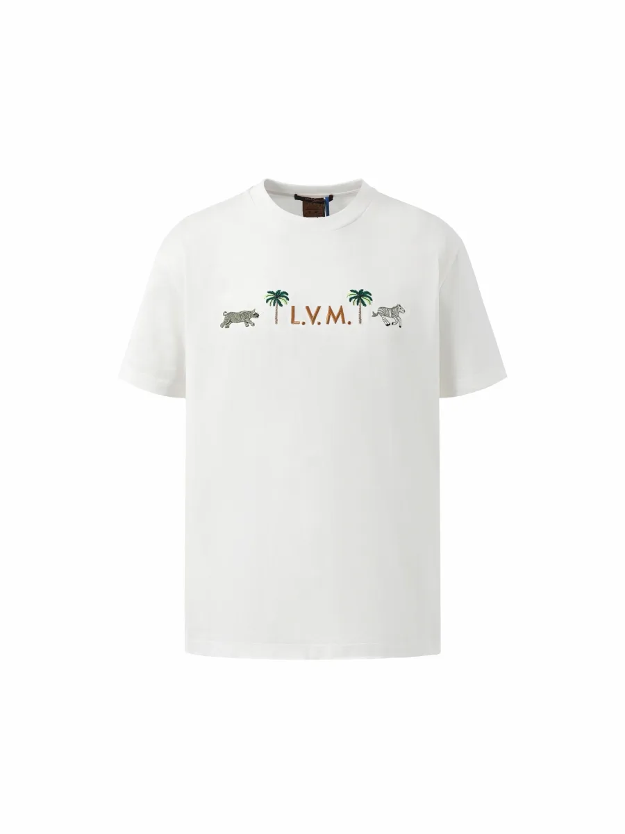 Белая хлопковая футболка с вышивкой L.V.M. и сафари-мотивами на груди, вид спереди