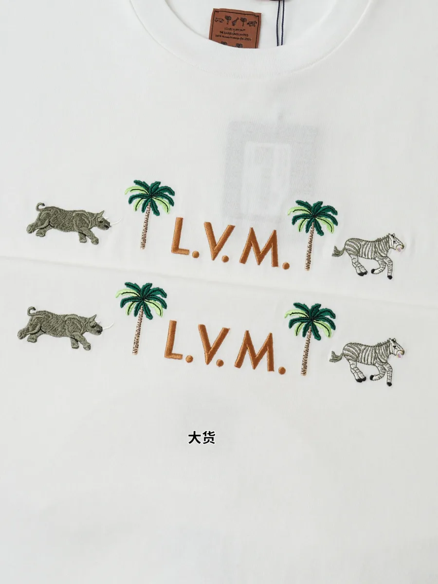 Вышитая надпись L.V.M. с пальмами, гепардом и зеброй крупным планом
