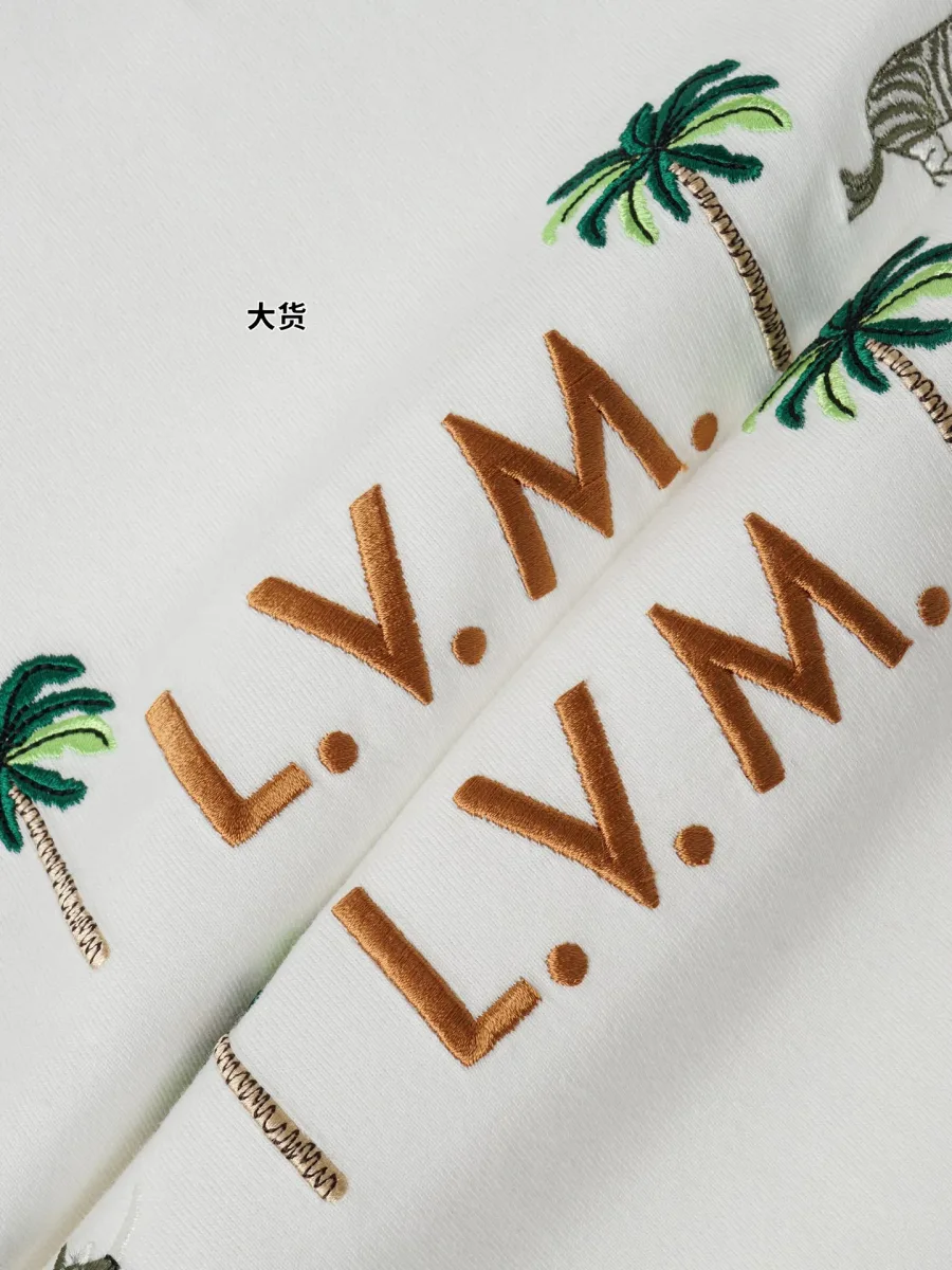 Объёмная фактурная вышивка L.V.M. и детали тропического рисунка