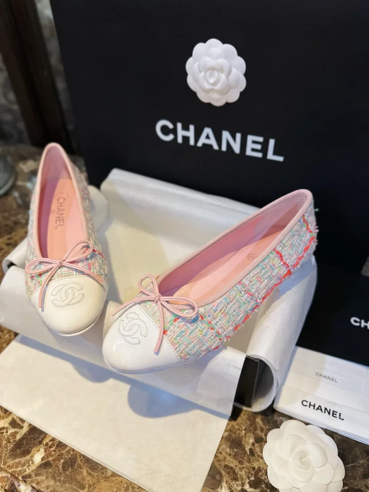 Chanel Розовые твидовые балетки с белым мыском