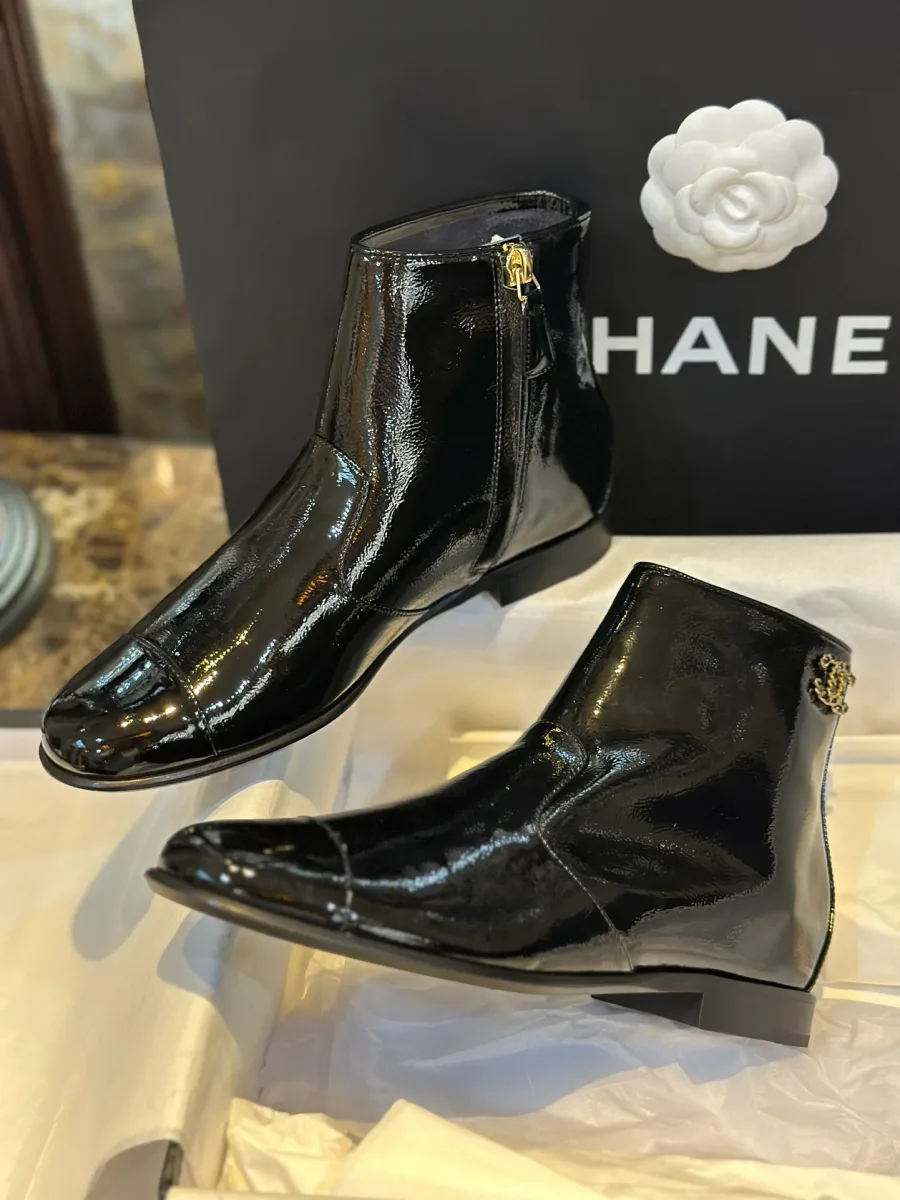 Ботильоны Chanel на устойчивом каблуке вид сбоку