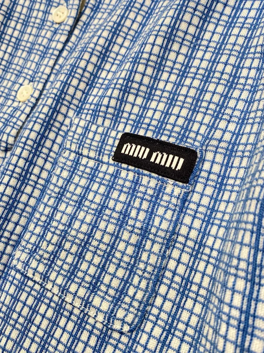 Накладной нагрудный карман с контрастной нашивкой логотипа Miu Miu