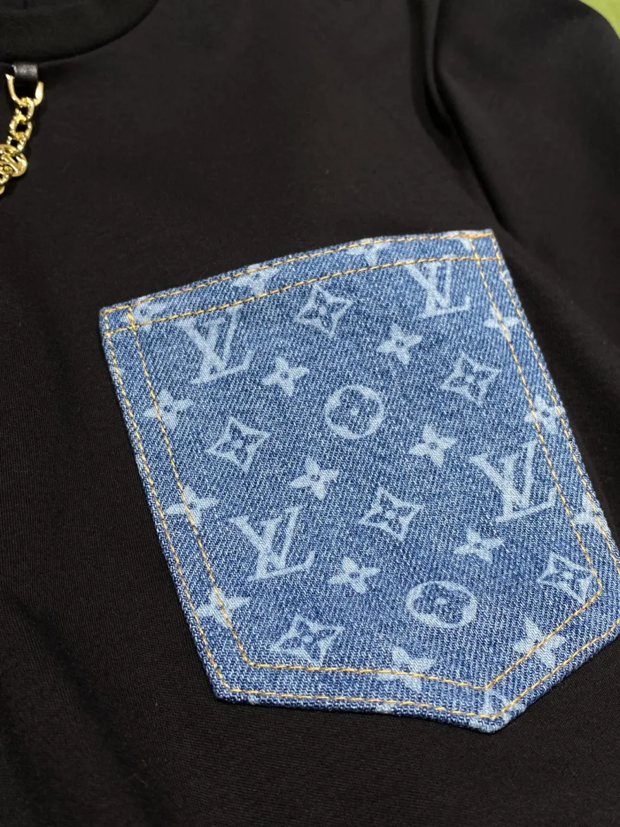 Накладной нагрудный карман из голубого денима с узором Monogram