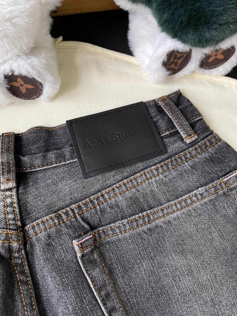 Задний пояс джинсов с кожаным патчем с логотипом Acne Studios