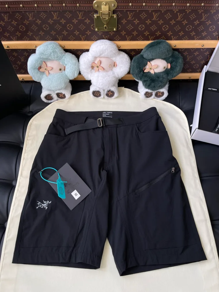Arcteryx Чёрные технологичные шорты со встроенным ремнём