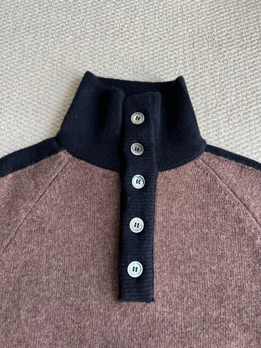 Воротник с пуговицами на свитере Thom Browne