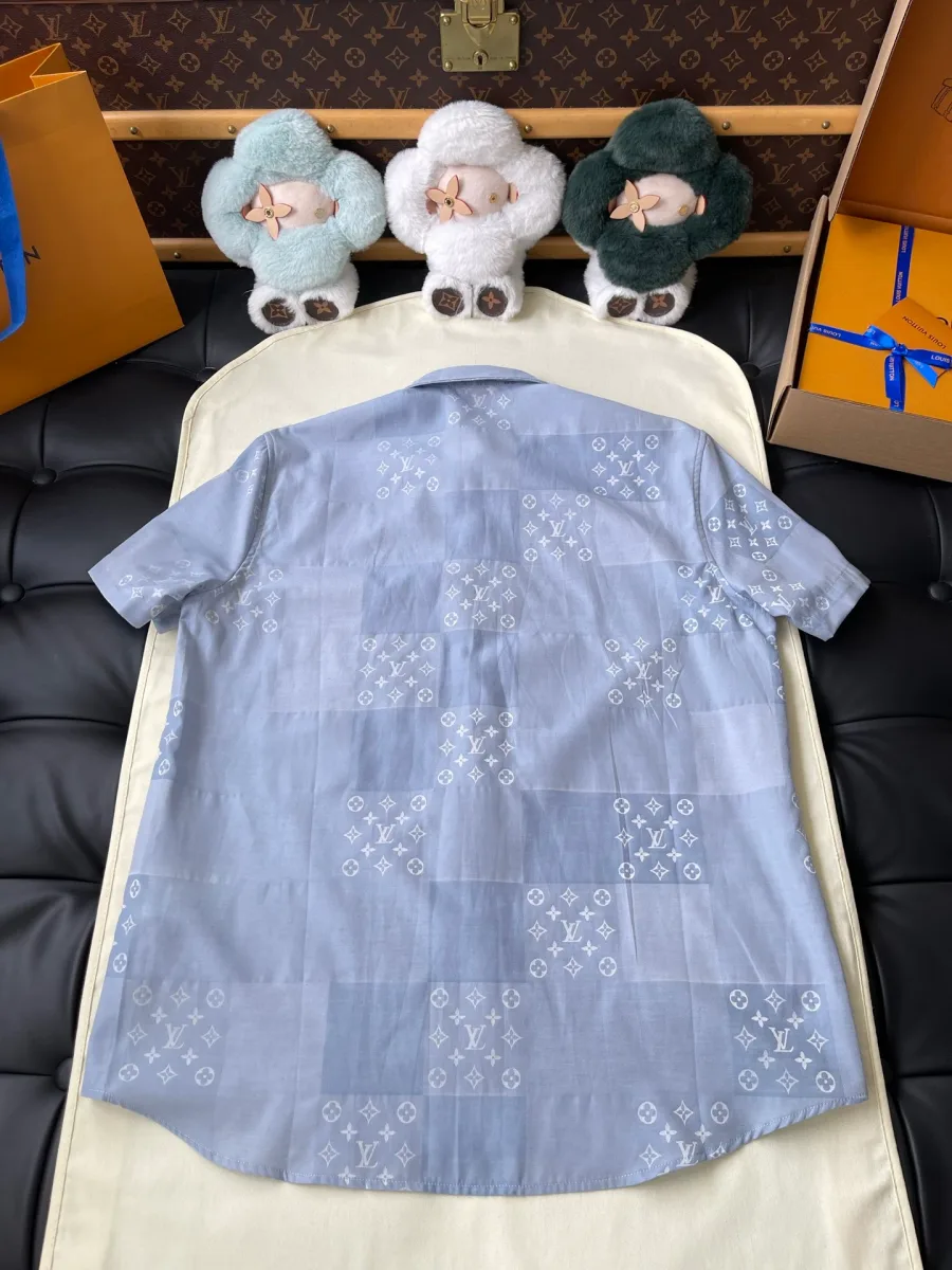Мужская рубашка с коротким рукавом и узором Monogram, вид со спины
