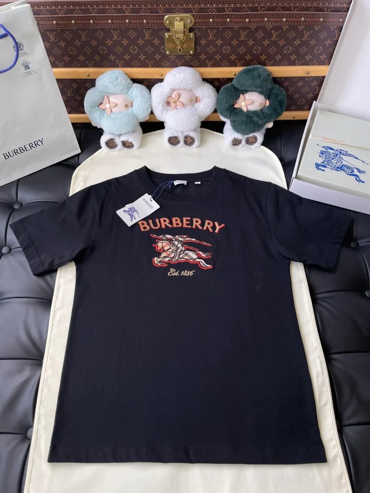 Burberry Чёрная футболка с вышитым логотипом и всадником