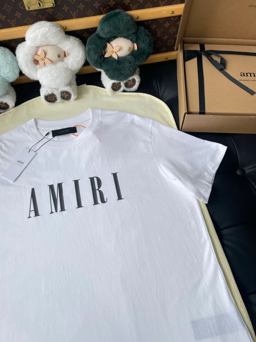 Мужская футболка белого цвета с принтом Amiri, ракурс под углом