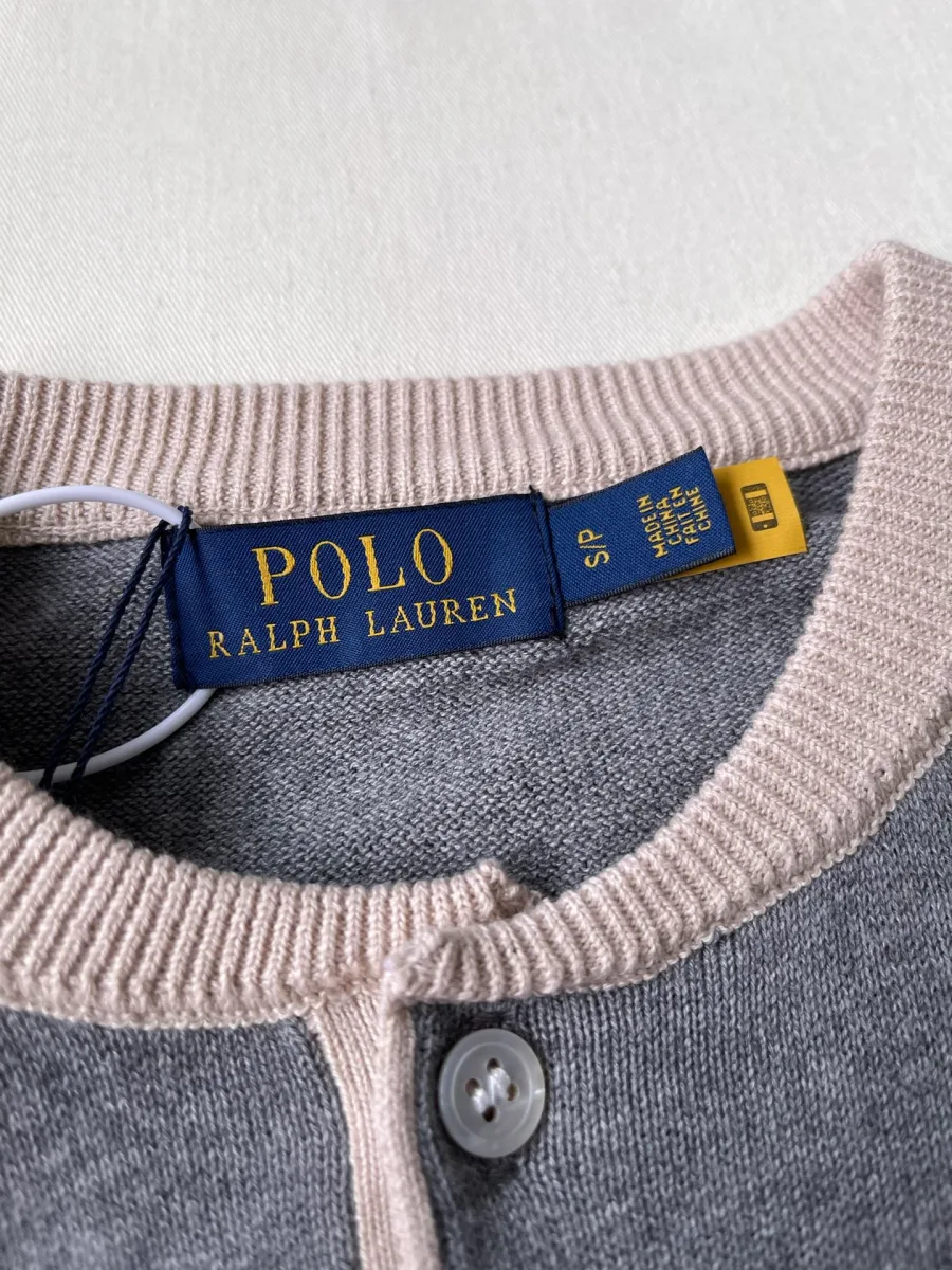 Фирменная бирка Polo Ralph Lauren на внутренней стороне горловины