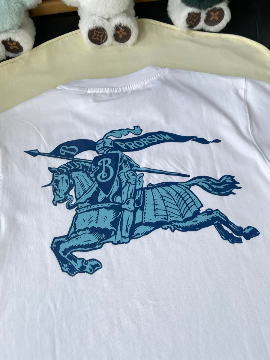 Крупный синий принт с рыцарем Equestrian Knight на спинке