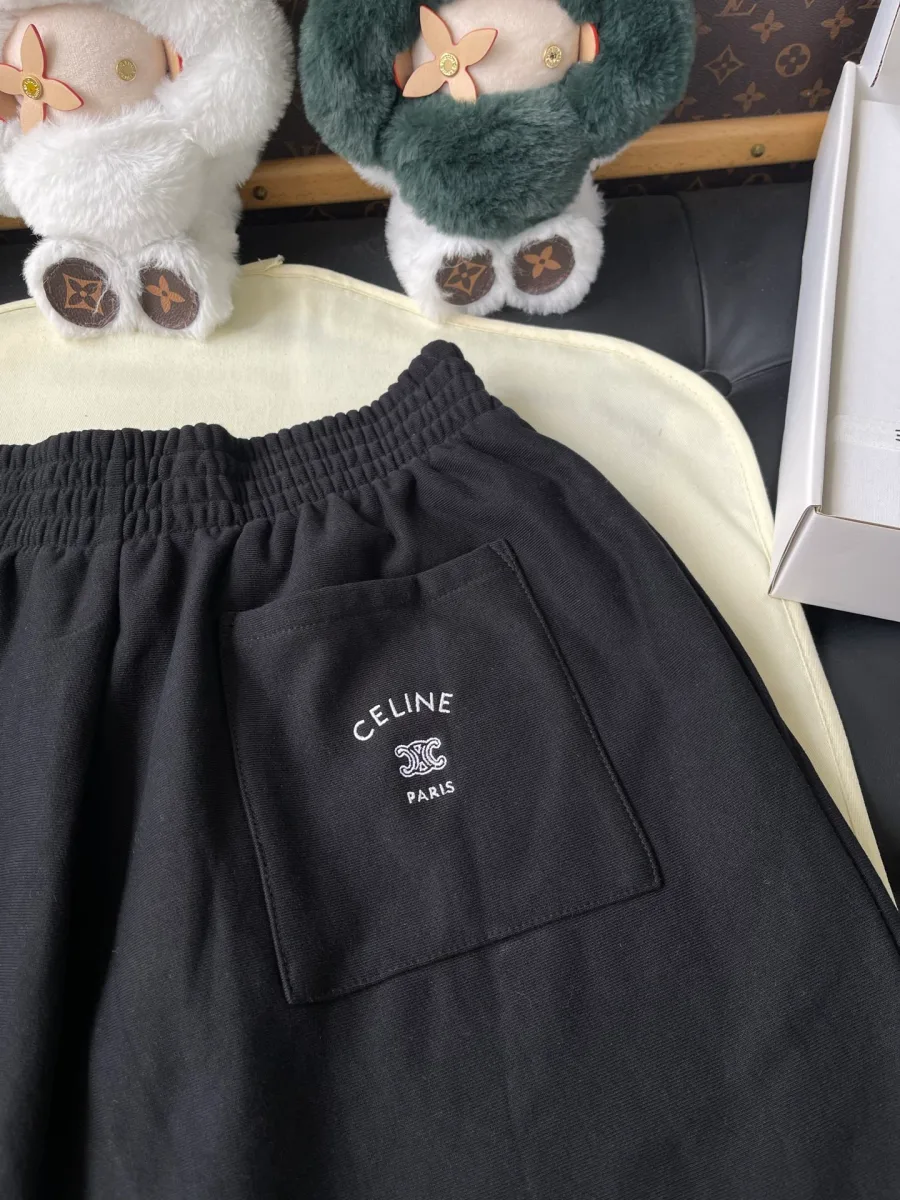 Задний накладной карман с контрастным логотипом Celine