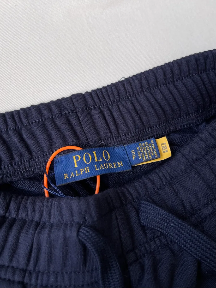 Фирменный ярлык Polo Ralph Lauren на внутреннем поясе