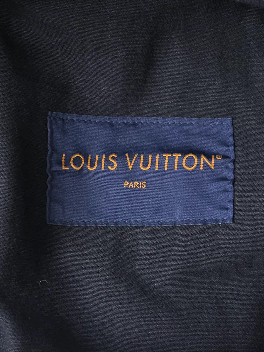 Текстильная нашивка с логотипом Louis Vuitton Paris на изнанке