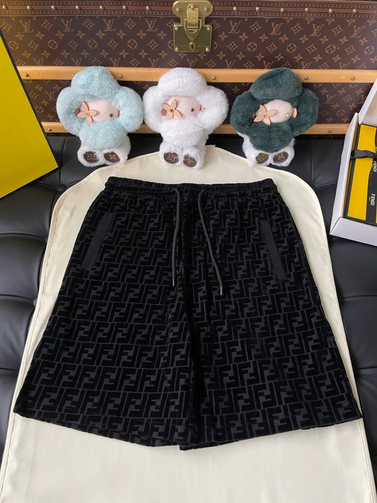Fendi Чёрные шорты с бархатистым узором FF