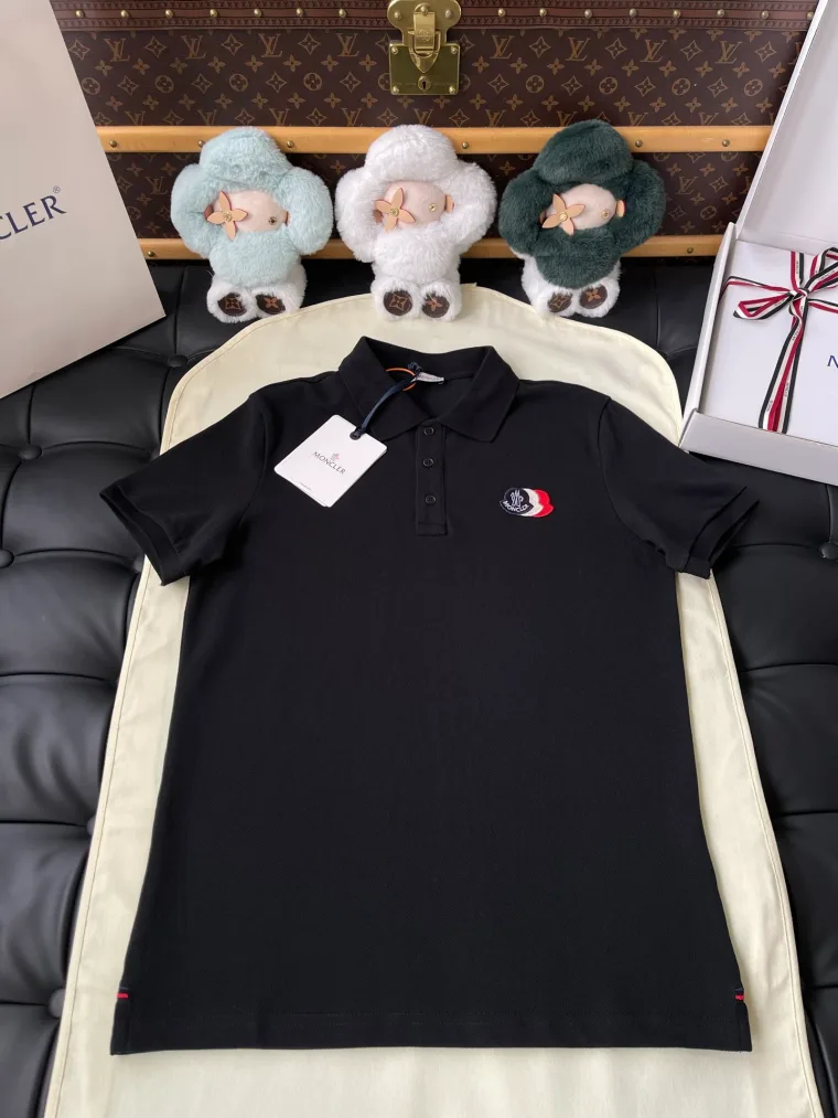 Moncler Чёрное поло с трёхцветным логотипом